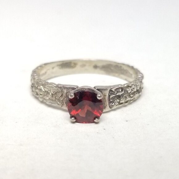 Vintage Sterling Silver Round Red Rhinestone Solitaire Ring, Size 9 1/2 Band - Picture 8 of 8